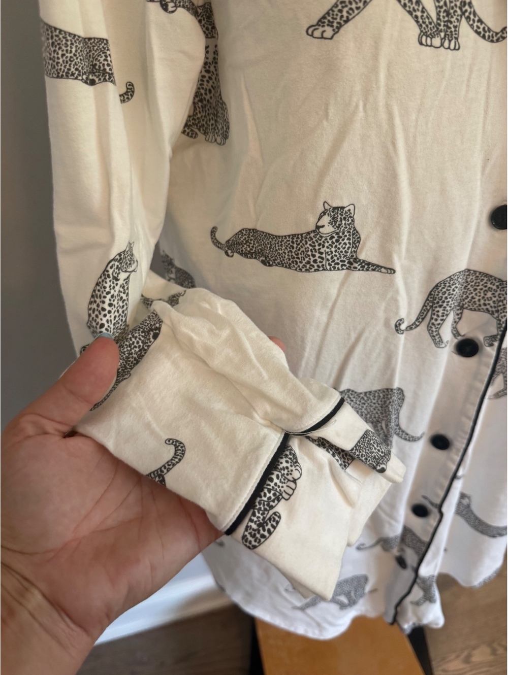 Petite Plume Women's Small White Cotton Leopard Print Pajama Shirt - Picture 4 of 10